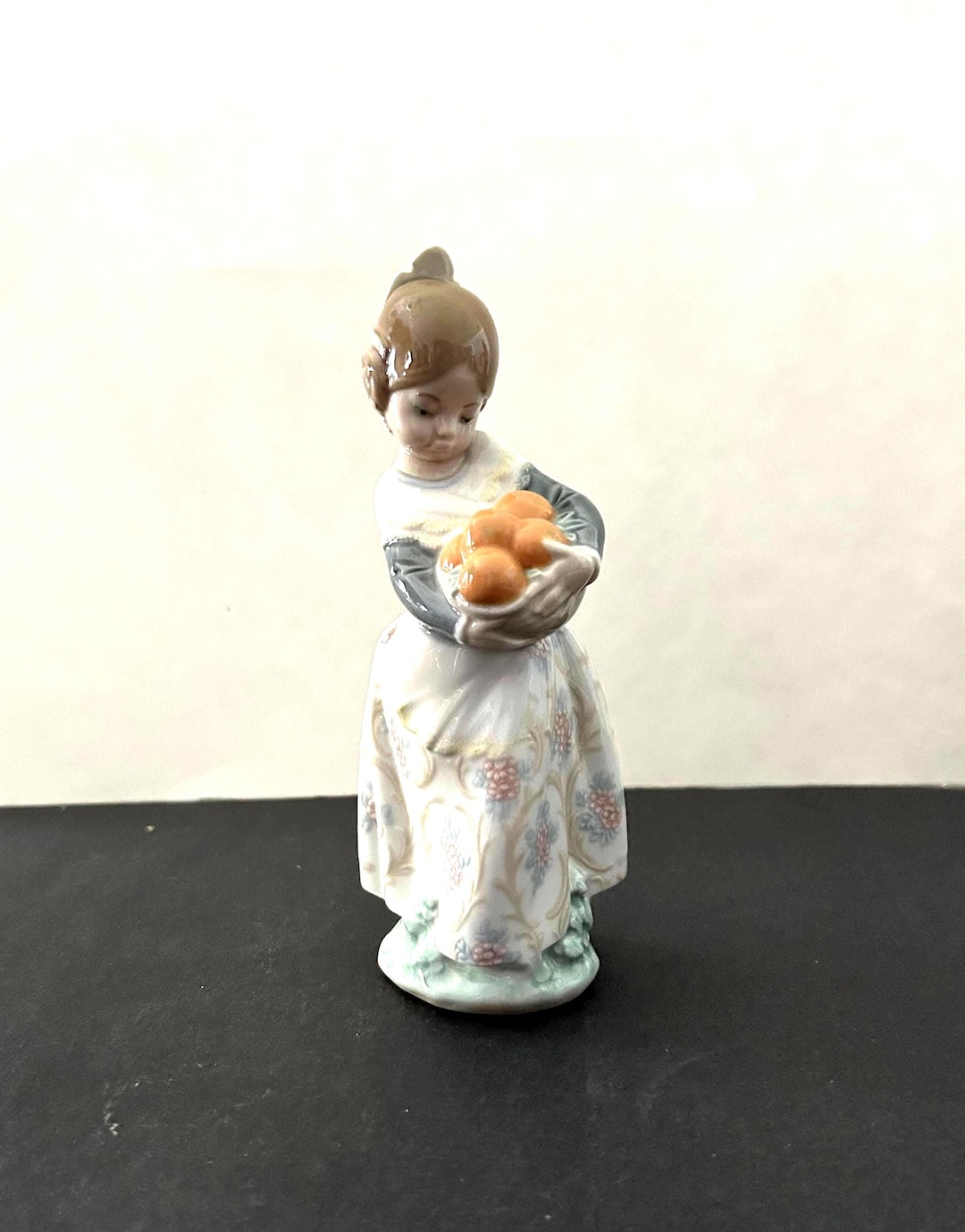 Lladro Valencian Girl 4841 Porcelain Figurine | Hand Made Designed