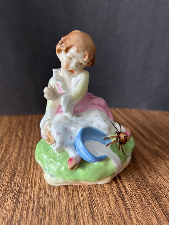 Royal Worcester LITTLE MISS MUFFET Figurine by Freda Doughty