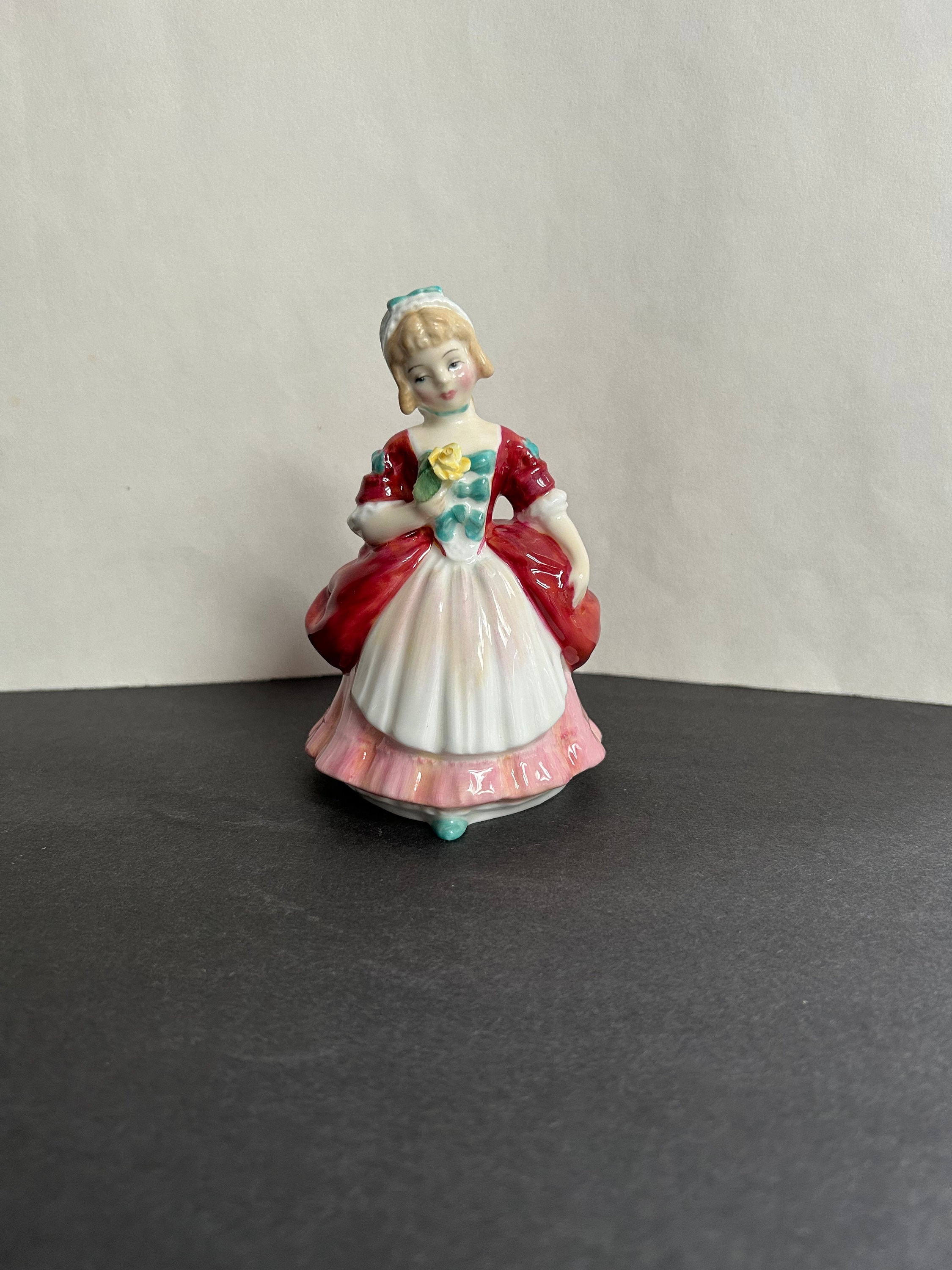 ロイヤルドルトン Valerie Vintage 1952 Royal Doulton Bone China 