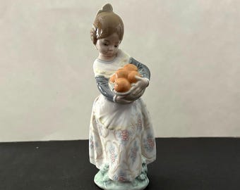 Lladro Valencian Girl 4841 Porcelain Figurine | Hand Made Designed