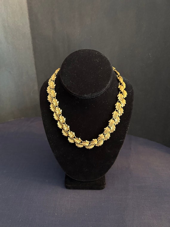 Napier Gold Tone Choker Necklace Textured Overlap… - image 2