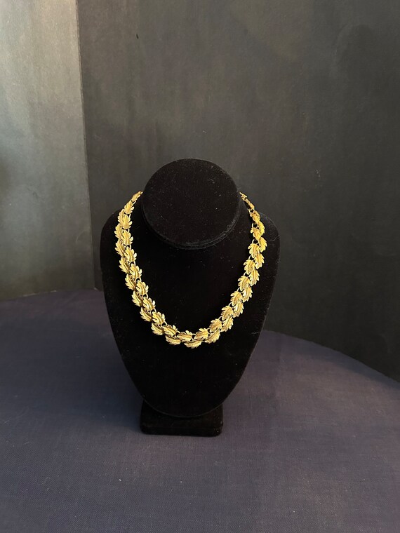 Napier Gold Tone Choker Necklace Textured Overlap… - image 3