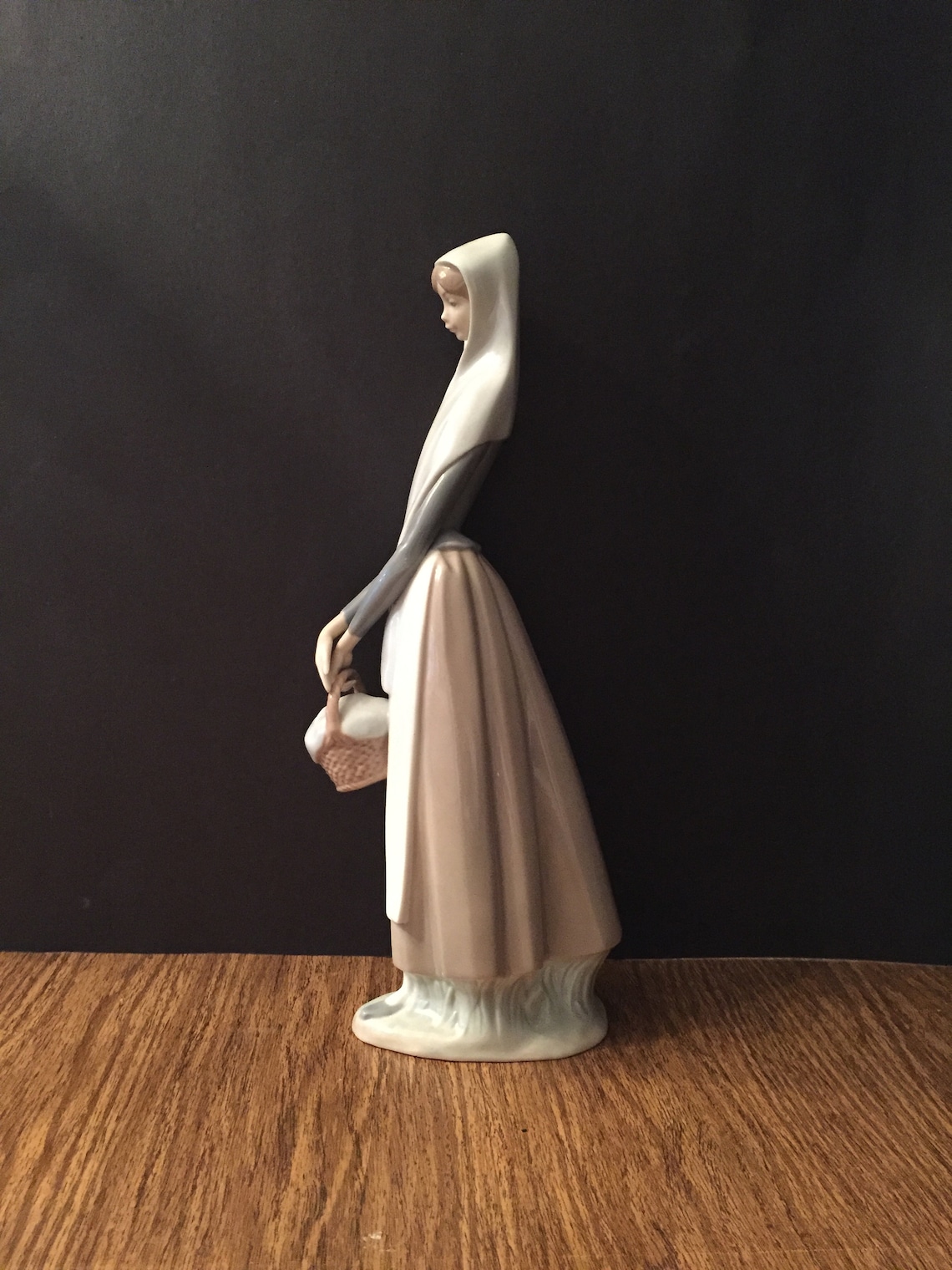 VintageLladro Porcelain Figurine /Lady /Girl Holding Fruit Etsy