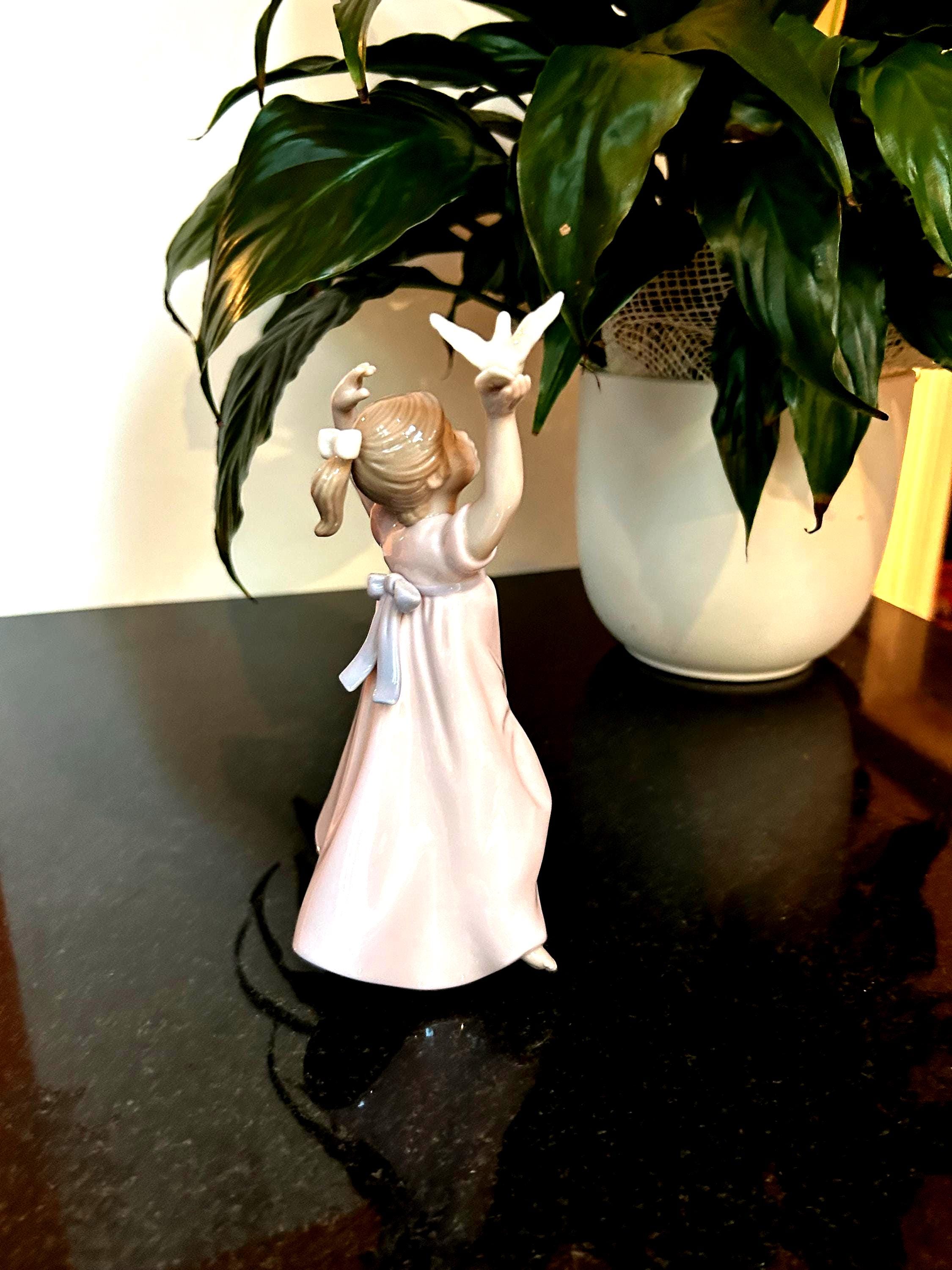 【美品】NADAL 陶器人形 リスに囁く少女 Vintage Nadal Figurine Girl With Dove - Etsy