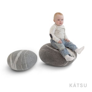 Handgemaakte poefs van vilten wollen stenen – zachte stenen kussens, kussens en poefs – set #9 van KATSU