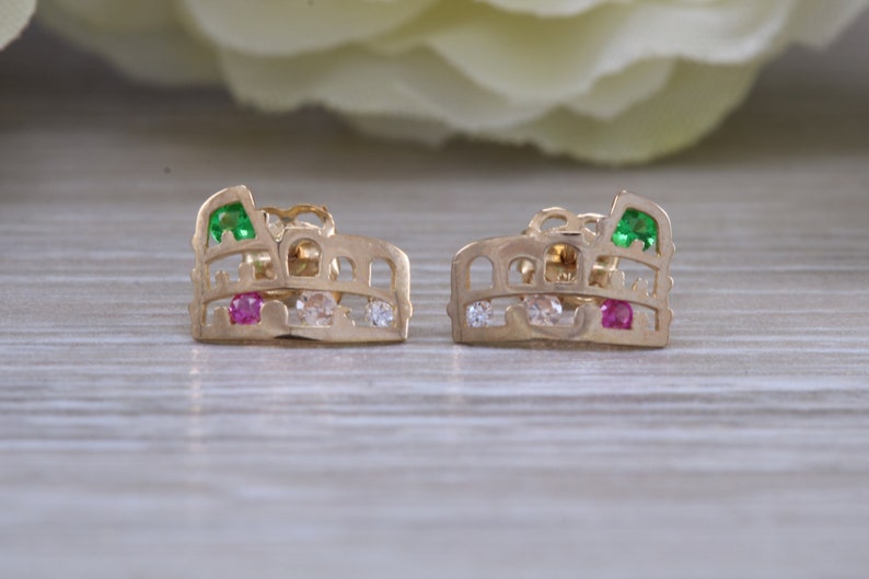 Perfect for all age groups Rome Colosseum stud earrings very light weight and comfortable to wear solid 9ct gold