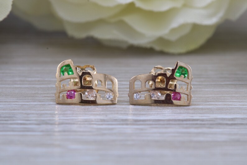 Perfect for all age groups Rome Colosseum stud earrings very light weight and comfortable to wear solid 9ct gold
