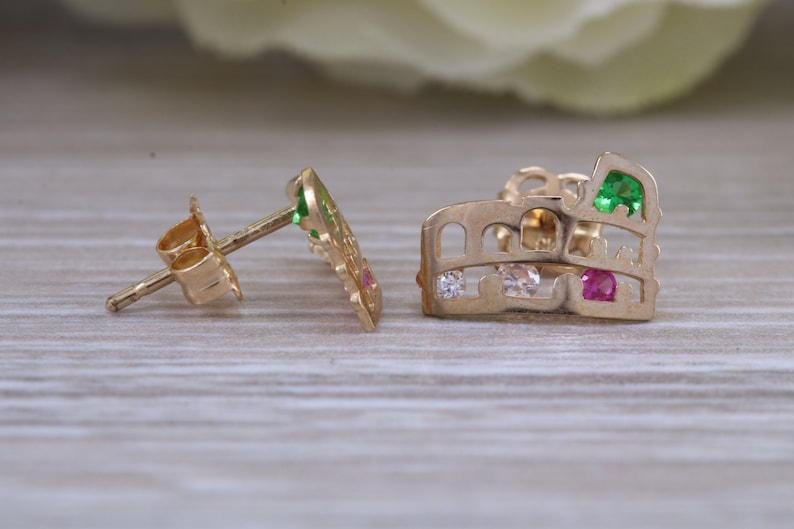 Perfect for all age groups Rome Colosseum stud earrings very light weight and comfortable to wear solid 9ct gold