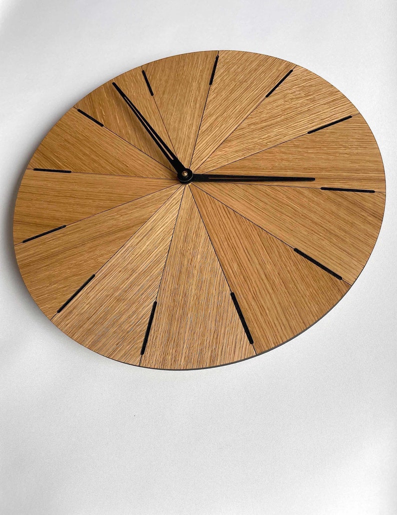 Horloge minimaliste, horloge murale unique, grande horloge murale en bois pour mur horloge en chêne avec finition noire horloge de 20 pouces image 4