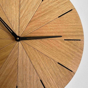 Horloge minimaliste, horloge murale unique, grande horloge murale en bois pour mur horloge en chêne avec finition noire horloge de 20 pouces image 3