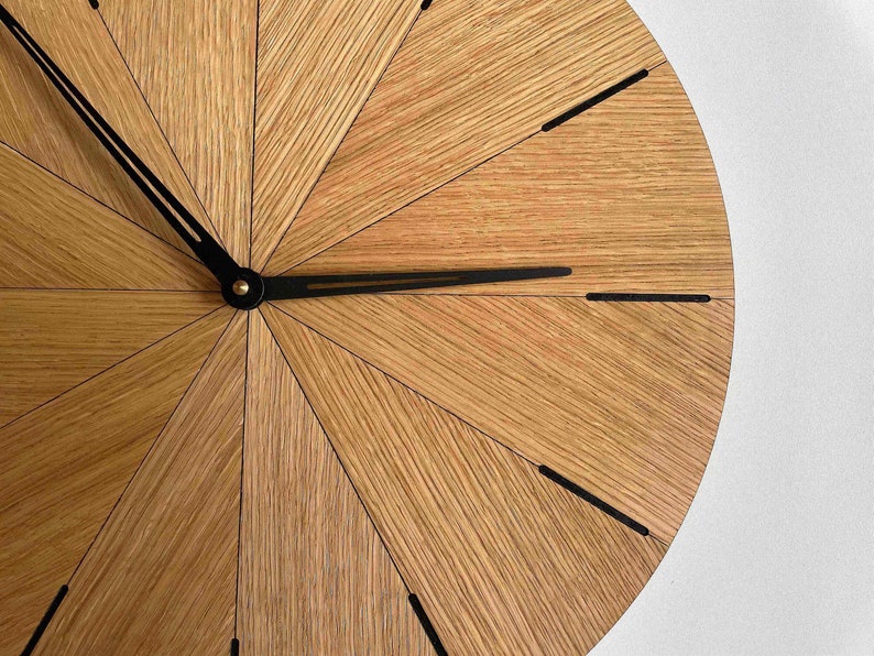 Horloge minimaliste, horloge murale unique, grande horloge murale en bois pour mur horloge en chêne avec finition noire horloge de 20 pouces image 3