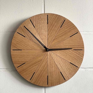 Horloge minimaliste, horloge murale unique, grande horloge murale en bois pour mur horloge en chêne avec finition noire horloge de 20 pouces image 9