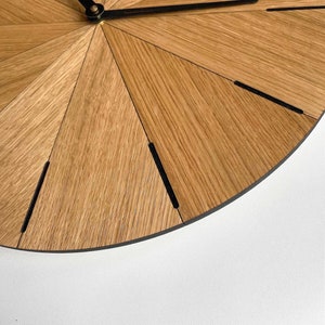 Horloge minimaliste, horloge murale unique, grande horloge murale en bois pour mur horloge en chêne avec finition noire horloge de 20 pouces image 7