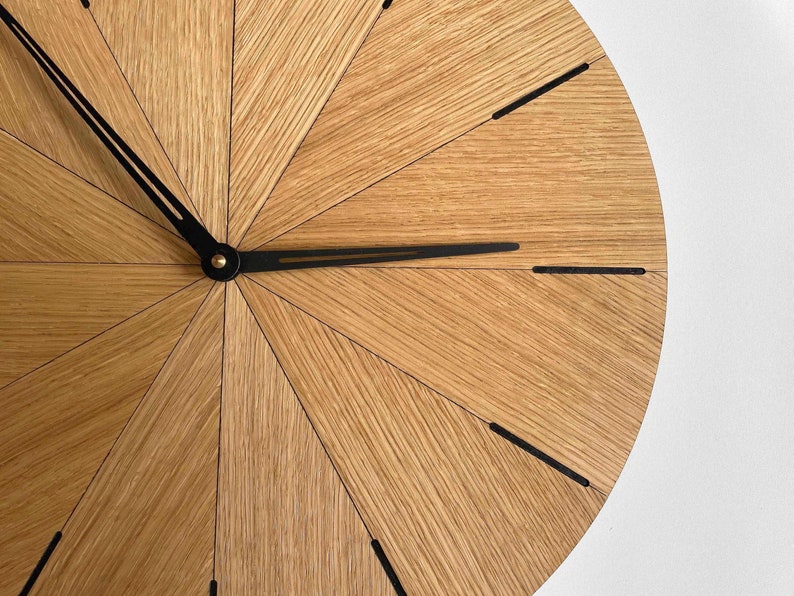 Horloge minimaliste, horloge murale unique, grande horloge murale en bois pour mur horloge en chêne avec finition noire horloge de 20 pouces image 8