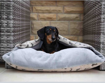 Teckel Doggy Den Bed in natuurlijk, crème, beige, grijs, gepersonaliseerd hondenbed