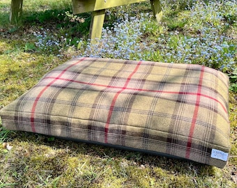 Handmade Tartan Dog Bed, Supportive Pet Bed, Personalized Pet Bed in Hunter