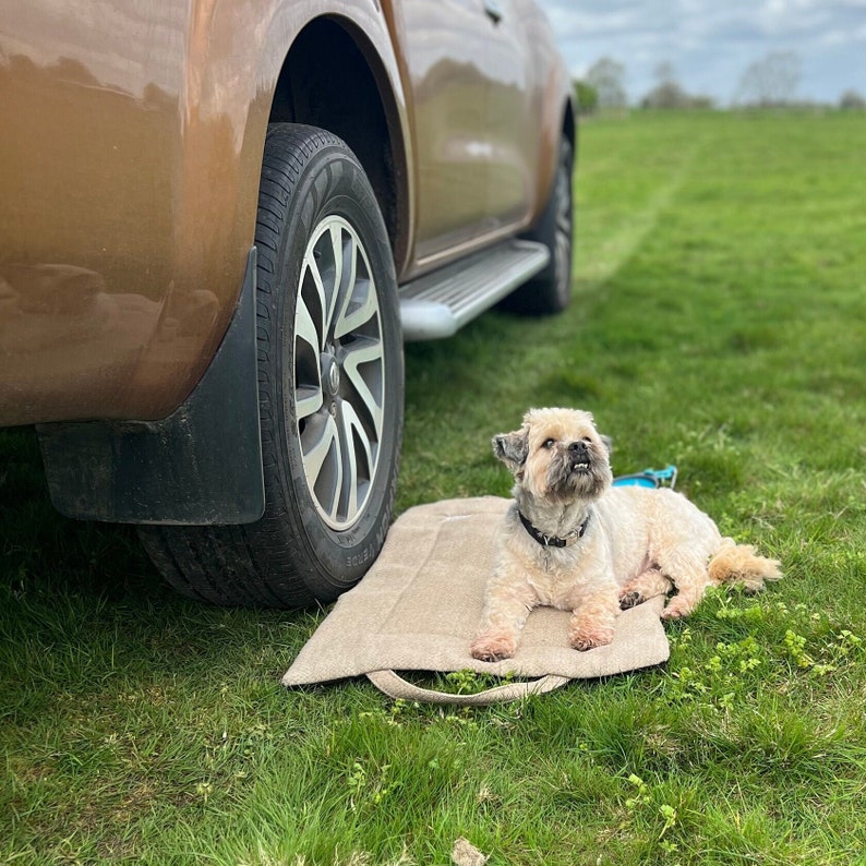 THE PICNIC PAD Herringbone Tweed Dog Settle Mat in Stone Tweed, Golden Brown image 3