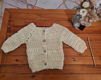 Bel cardigan all'uncinetto fatto a mano