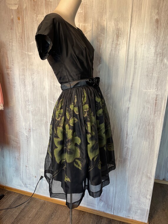 1960s Black and Floral Dress - image 2