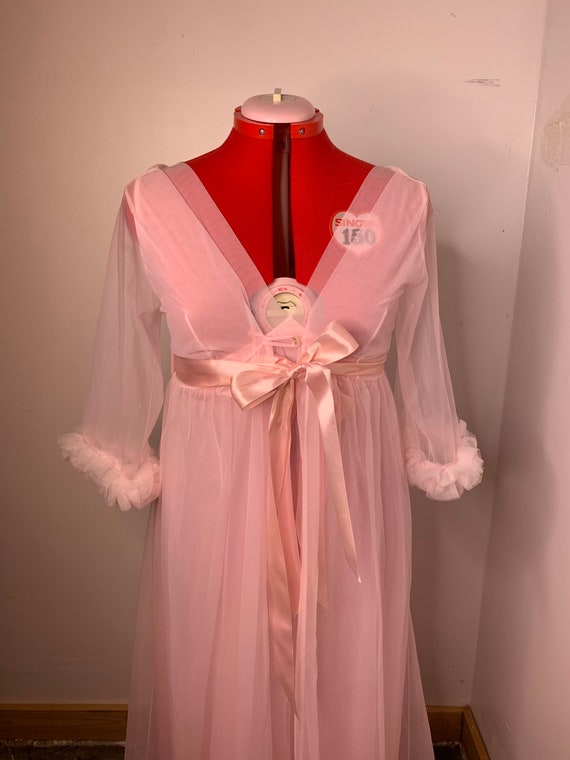 1960s Pink Sears Burlesque Peignoir Lingerie Set!
