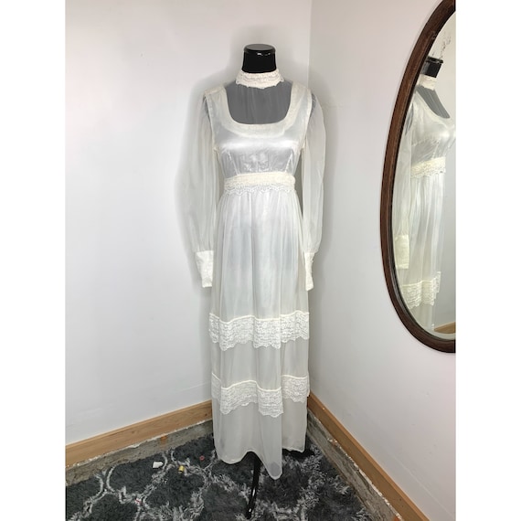 1970s Handmade Wedding Dress - image 1