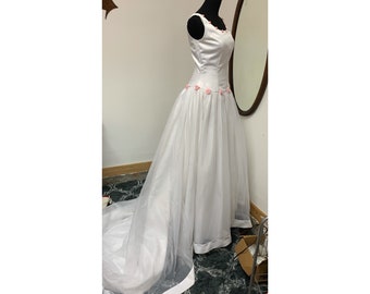 1990s Enzie White Floral Wedding Dress