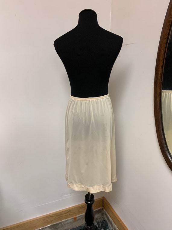 1960s Vanity Fair Vintage Cream Half Slip! Gem