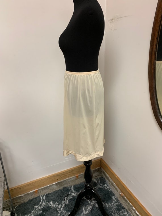 1960s Vanity Fair Vintage Cream Half Slip! Gem