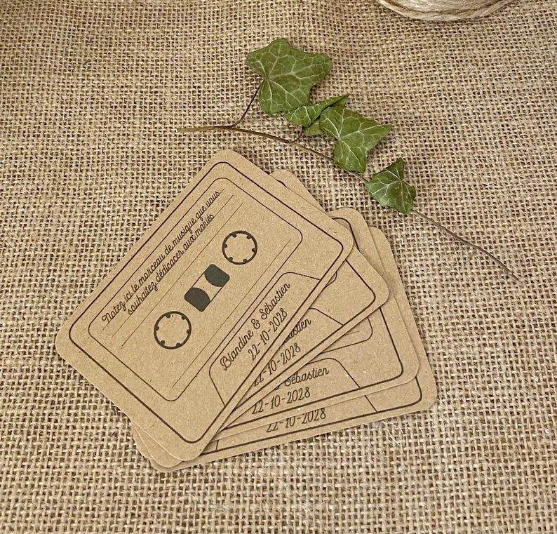 Cartes dédicaces chansons aux mariés, animation jeu mariage, DJ, musique mariage, Carte vintage K7, décoration de table et ambiance image 1