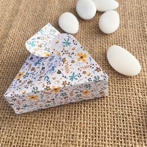 Boîte à dragées triangulaire aux motifs petites fleurs, Cadeau de remerciement pour Communion, baptême, anniversaire, mariage...