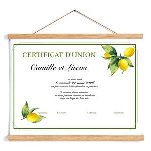 Peut inclure: Un certificat blanc avec une bordure verte et un motif de citron. Le texte indique "Certificat d'Union" et "Camille et Lucas" avec la date "le samedi 27 août 2026".