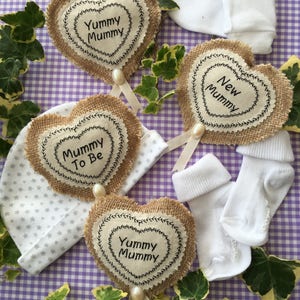 Unusual 'New Mummy' gift badge, brooch. Great for first visit to New Mum and New Baby, or Baby Shower gift. image 7
