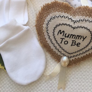 Unusual 'New Mummy' gift badge, brooch. Great for first visit to New Mum and New Baby, or Baby Shower gift. image 6