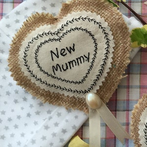 Unusual 'New Mummy' gift badge, brooch. Great for first visit to New Mum and New Baby, or Baby Shower gift. image 9