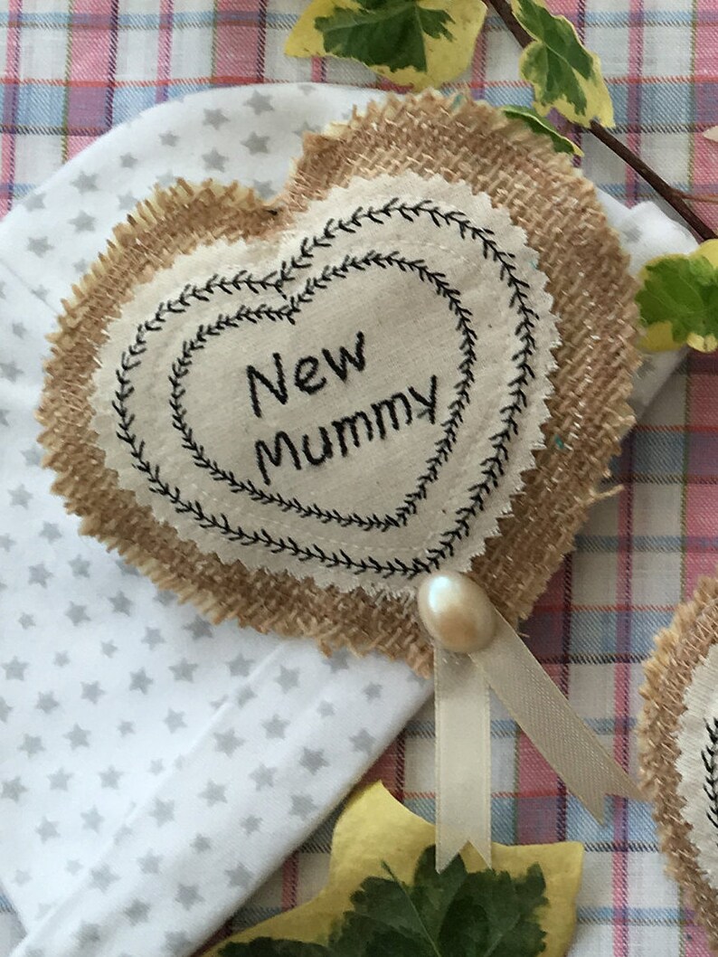 Unusual 'New Mummy' gift badge, brooch. Great for first visit to New Mum and New Baby, or Baby Shower gift. image 9