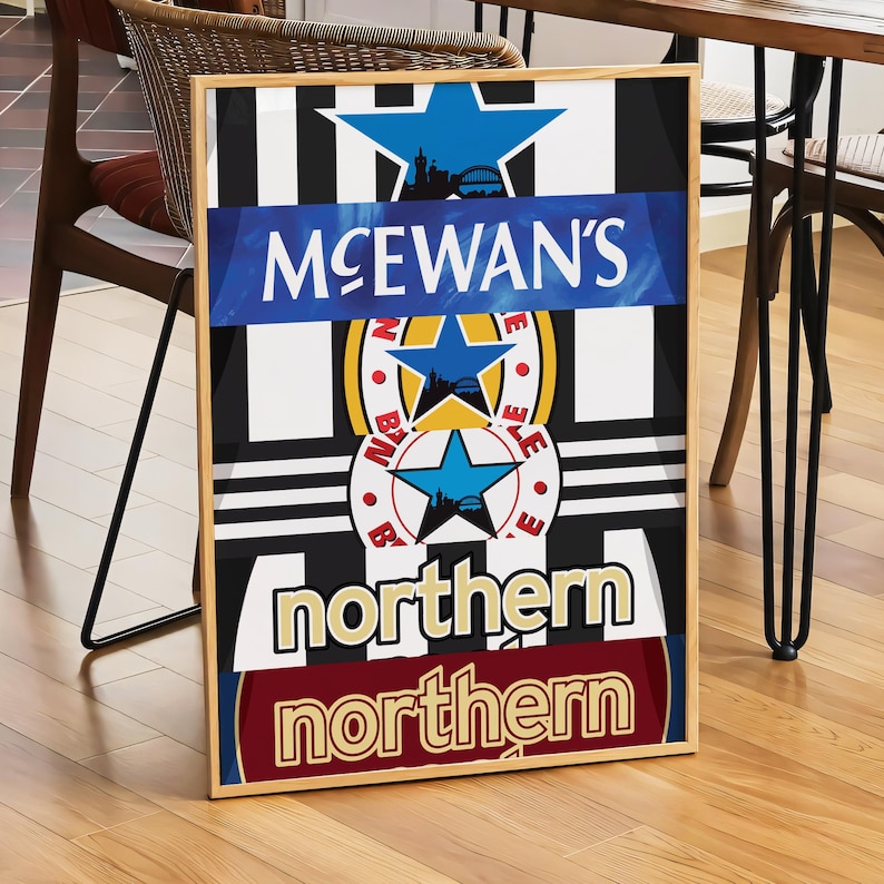 Op de afbeelding: Een ingelijste poster met een zwart-wit gestreepte achtergrond. De poster toont een blauwe ster met een brug erin, de tekst "MCEWAN'S" en de woorden "northern" en "northern" in gele en rode letters.