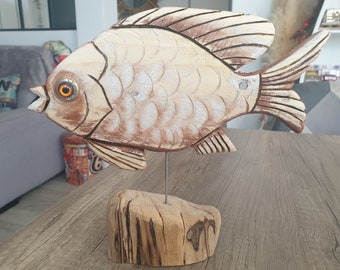 Poisson Déco en bois sur son socle en bois flotté couleurs bois naturel