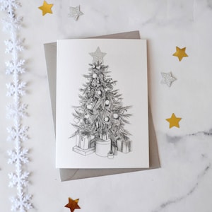 Tarjeta de árbol de Navidad dibujada a mano con purpurina plateada