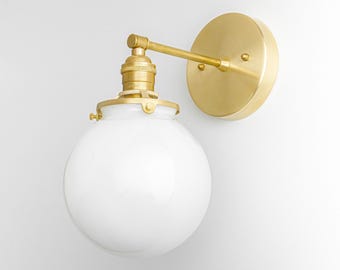 Aplique de globo de ópalo - Iluminación de baño - Aplique de pared de ópalo - Accesorio de latón - Lámpara de pared - Aplique dorado - Modelo n.° 1077