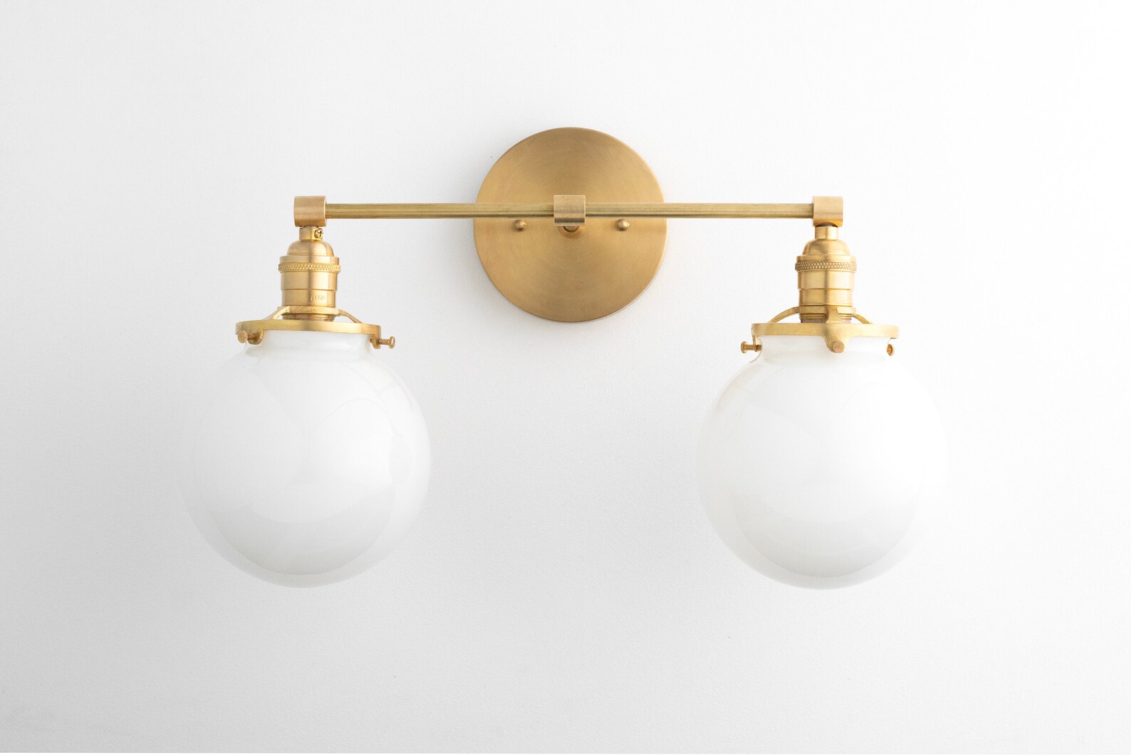 Как снять круглый плафон в ванной - 81 фото