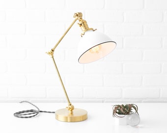 Target swing outlet arm lamp