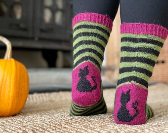 Knitting Pattern - Hubble Bubble Socks - Hand Knitted Cuff Down Socks - Sizes UK 5 - 8 - Knit in the round with 4ply yarn