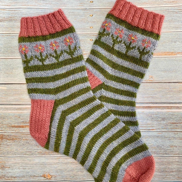 Spring Flower Sock PATTERN, Hand Knitted Socks can be made in Sizes UK 5 - 8, worked cuff down in 4ply yarn, set of 5 double pointed needles