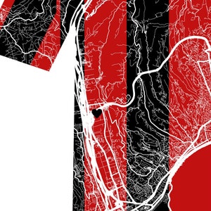 K&ouml;nnte beinhalten: Ein schwarz-rotes Streifenmuster mit einem wei&szlig;en Umriss einer Stadtkarte. Ein kleines schwarzes Herz befindet sich in der Mitte der Karte.