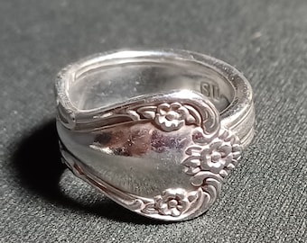 Daybreak-Elegant Lady made by Rogers in 1952, Your size, Vintage, Silver Plate Spoon Ring, Silverware Jewelry