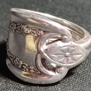 Old Colony Spoon Ring, size 8 - 10.  Spoon Ring, Vintage Silver Plate, Silverware Jewelry. #003