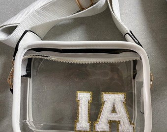 Go Hawks | witte stadiontas met varsity-patch • doorzichtige stadiontas • doorzichtige tas op maat • crossbodytas • Iowa-tas • Hawkeyes