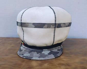 Handgefertigte RasTafari-Krone aus Leder - King Crown Collection - Solides hellgraues Leder mit glänzendem Camo-Leder - Band für 24,5 Zoll