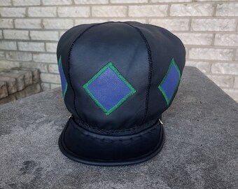 Handgemachte Leder RasTafari Krone - King Cap Kollektion Massives schwarzes Leder mit blauem Diamanten-Patchwork-Band für 62 cm