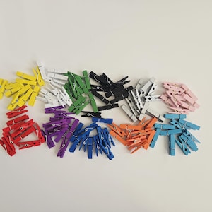 Mini pinzas de madera de colores para la ropa: 1,5" (suministros para manualidades)